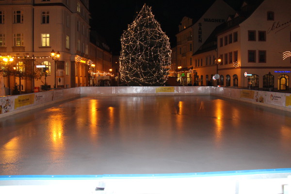 Mobile Eisbahn Weihnachtsmarkt Doebeln 2013 (3)